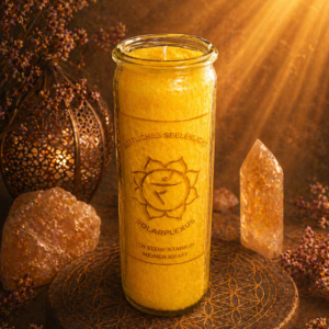 Gelbe Solarplexus Kerze im Glas von Göttliches Seelenlicht mit dem Schriftzug Ich stehe stark in meiner Kraft