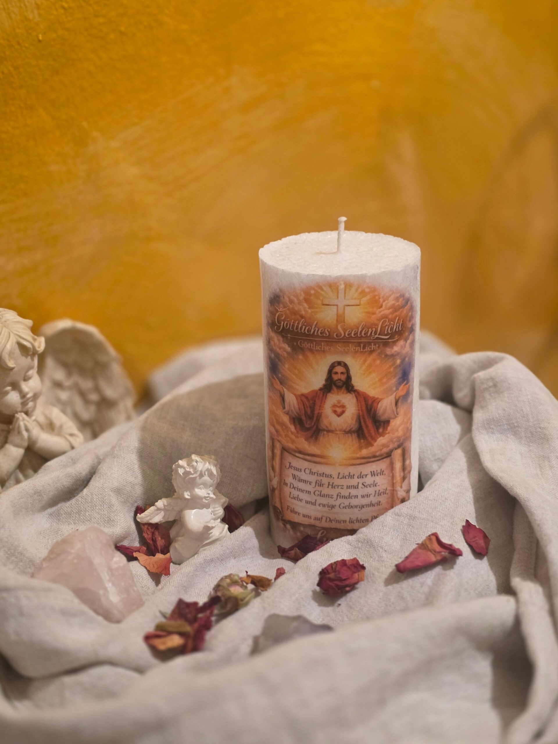 Handgegossene spirituelle Christus-Kerze mit Lichtmotiv. Ideal für Gebet, Meditation, innere Einkehr und bewusste Rituale.