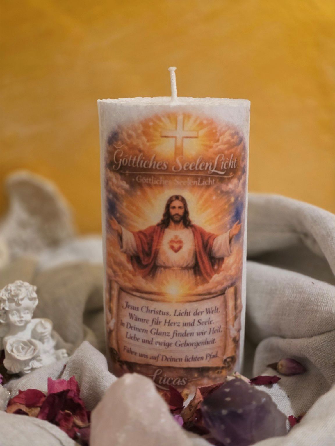 Handgegossene spirituelle Christus-Kerze mit Lichtmotiv. Ideal für Gebet, Meditation, innere Einkehr und bewusste Rituale.